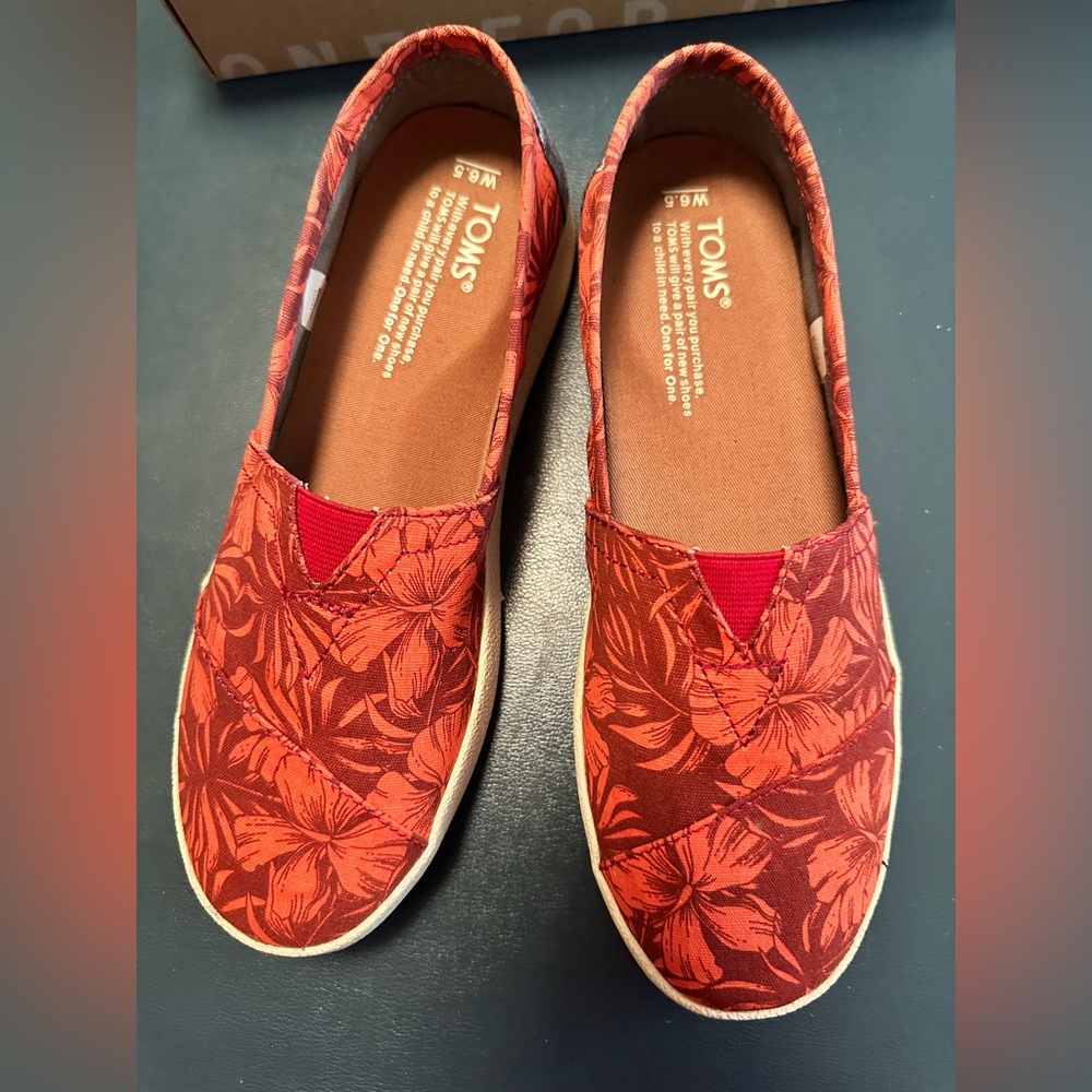 Toms New Avalon Size 6.5
